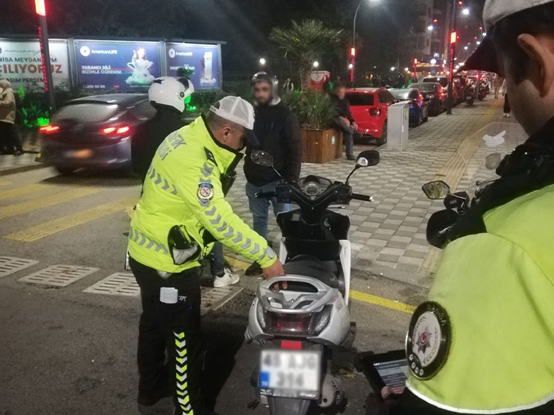 Trafik Birimlerimizde Görevli 50 ekip 89 personel ile gerçekleştirilen "Eş Zamanlı Motosiklet ve Motorlu Bisiklet Denetimi" 