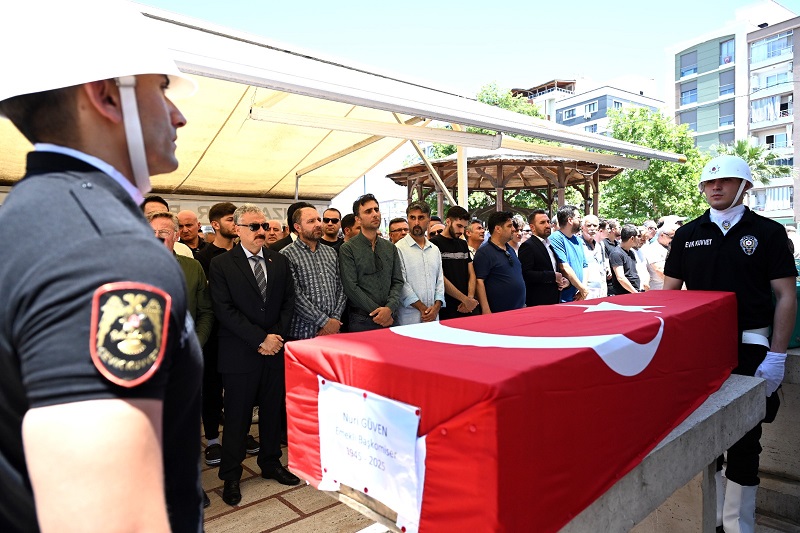 İl Emniyet Müdürümüz Sn. Fahri AKTAŞ, Emekli Başkomiser Nuri GÜVEN’in Cenaze Törenine Katıldı.